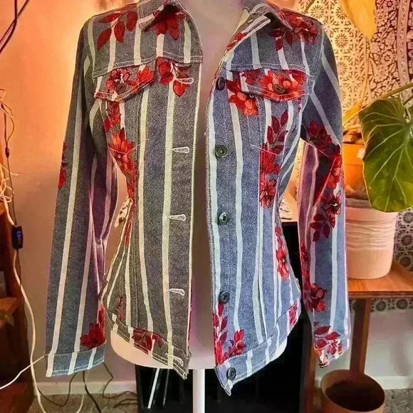 DG2 l Diane Gilman Denim Jacket with floral and stripe l Size XS - Picture 3 of 8